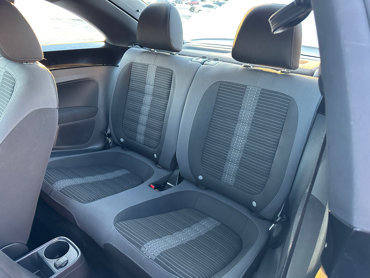 Volkswagen Beetle 2dr Cpe DSG 2.0T Turbo PZEV 2012