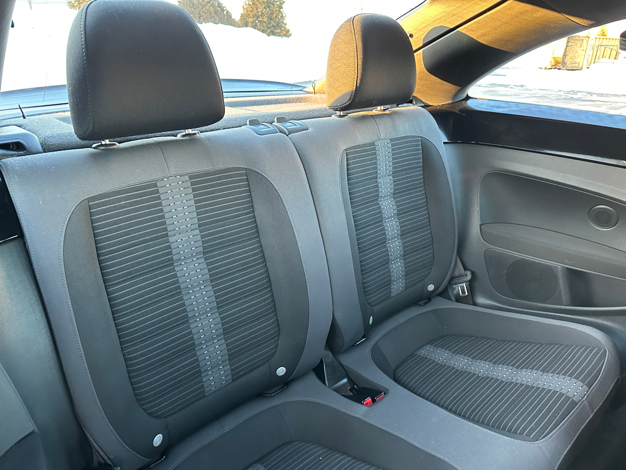 Volkswagen Beetle 2dr Cpe DSG 2.0T Turbo PZEV 2012