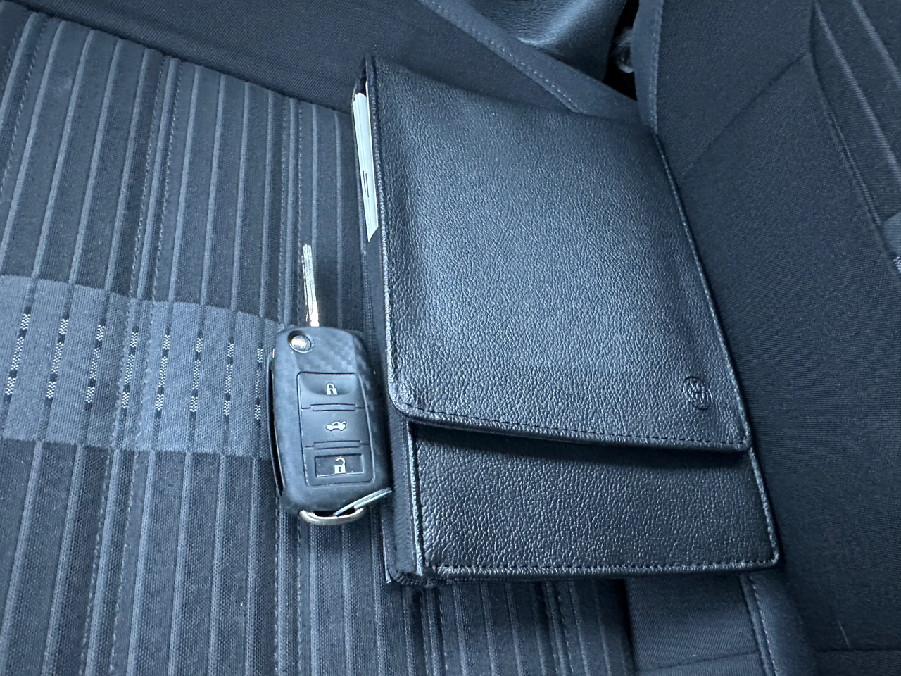 Volkswagen Beetle 2dr Cpe DSG 2.0T Turbo PZEV 2012