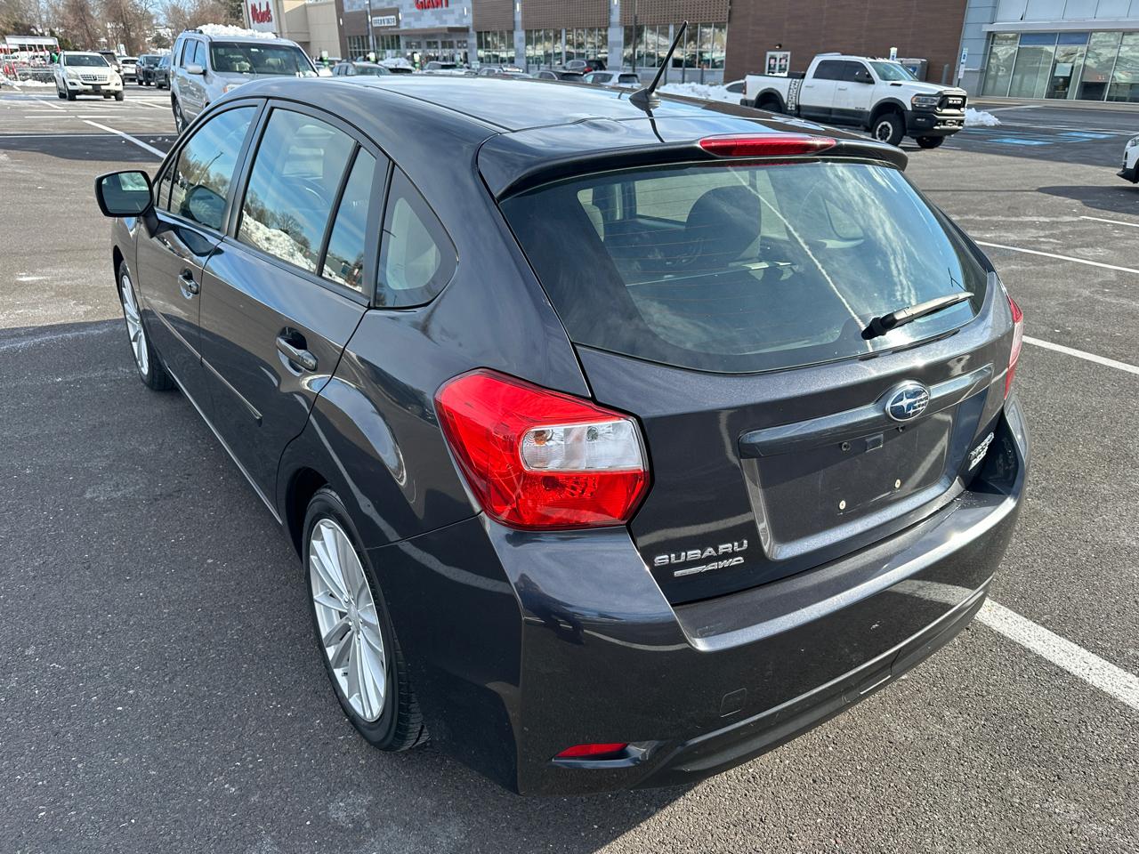 Subaru Impreza Wagon 5dr Auto 2.0i Premium 2012