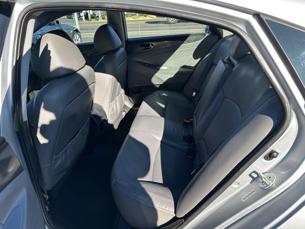 Hyundai Sonata 4dr Sdn 2.4L Auto Hybrid 2012