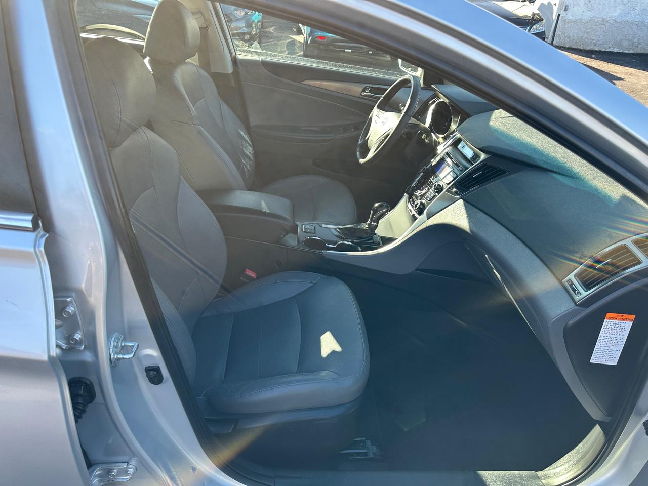 Hyundai Sonata 4dr Sdn 2.4L Auto Hybrid 2012