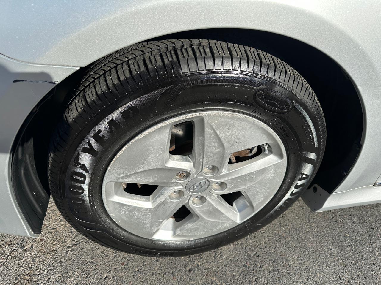 Hyundai Sonata 4dr Sdn 2.4L Auto Hybrid 2012