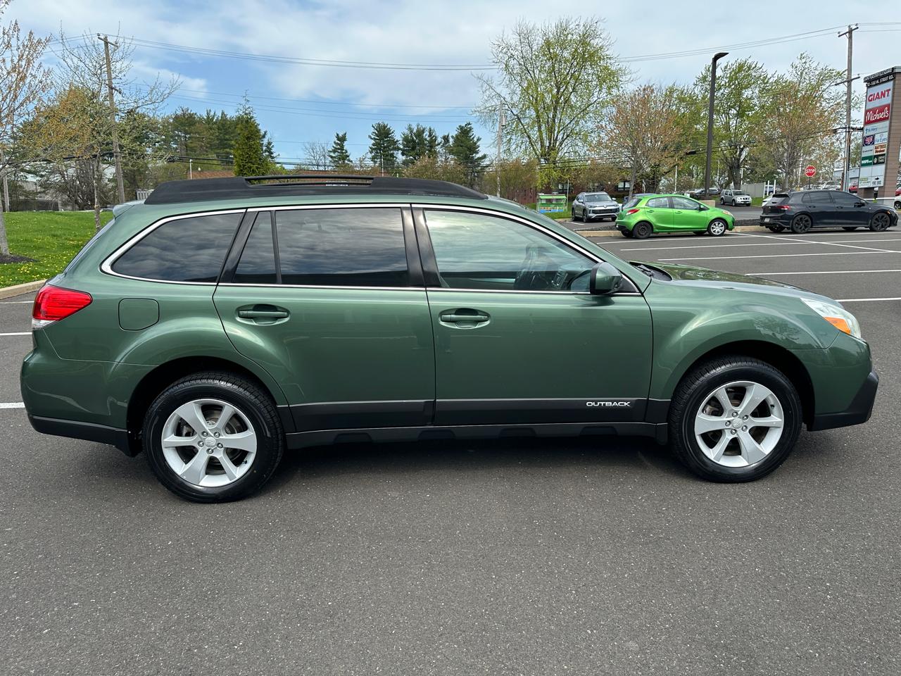 Subaru Outback 4dr Wgn H4 Auto 2.5i Premium 2013