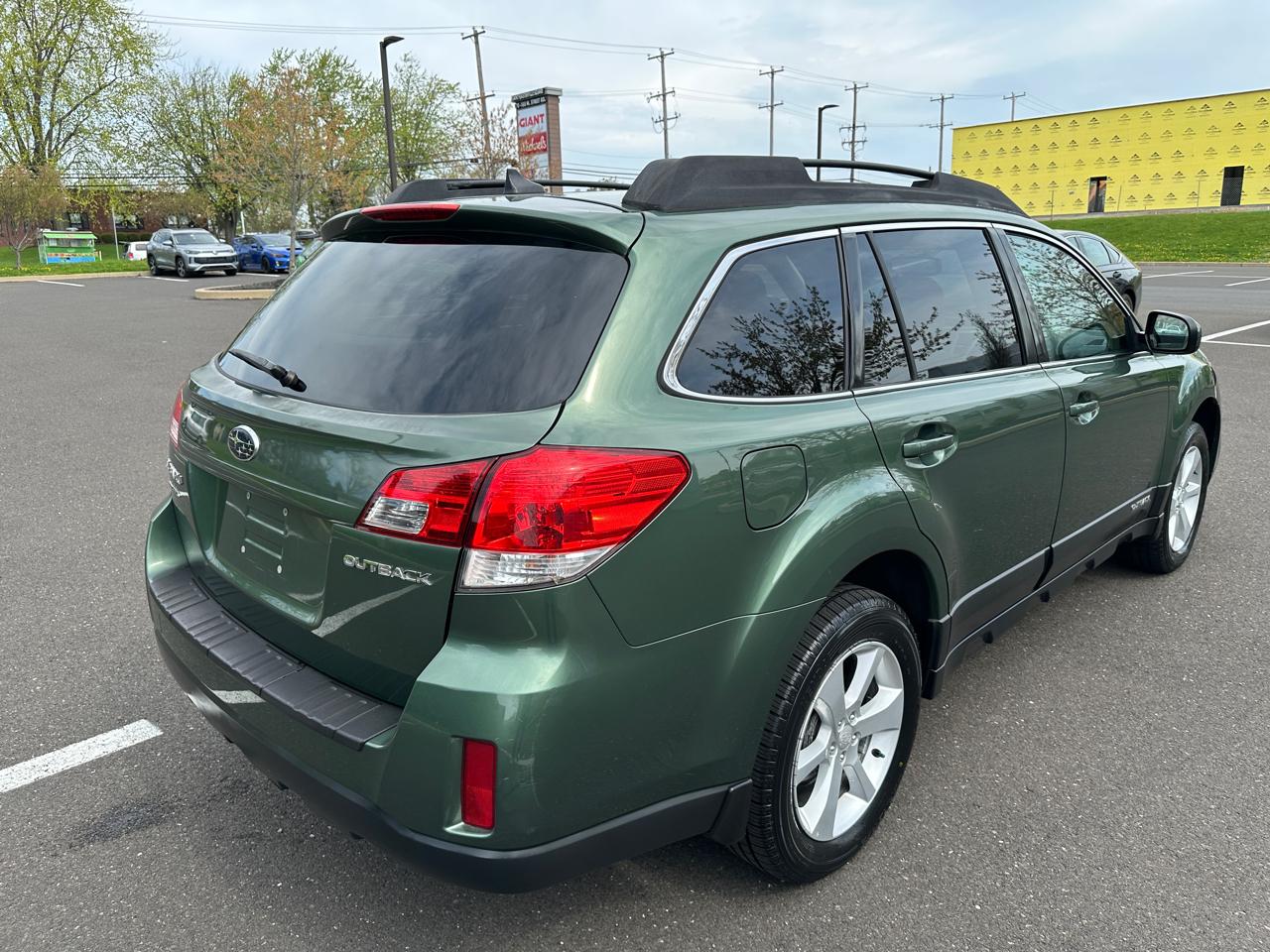 Subaru Outback 4dr Wgn H4 Auto 2.5i Premium 2013