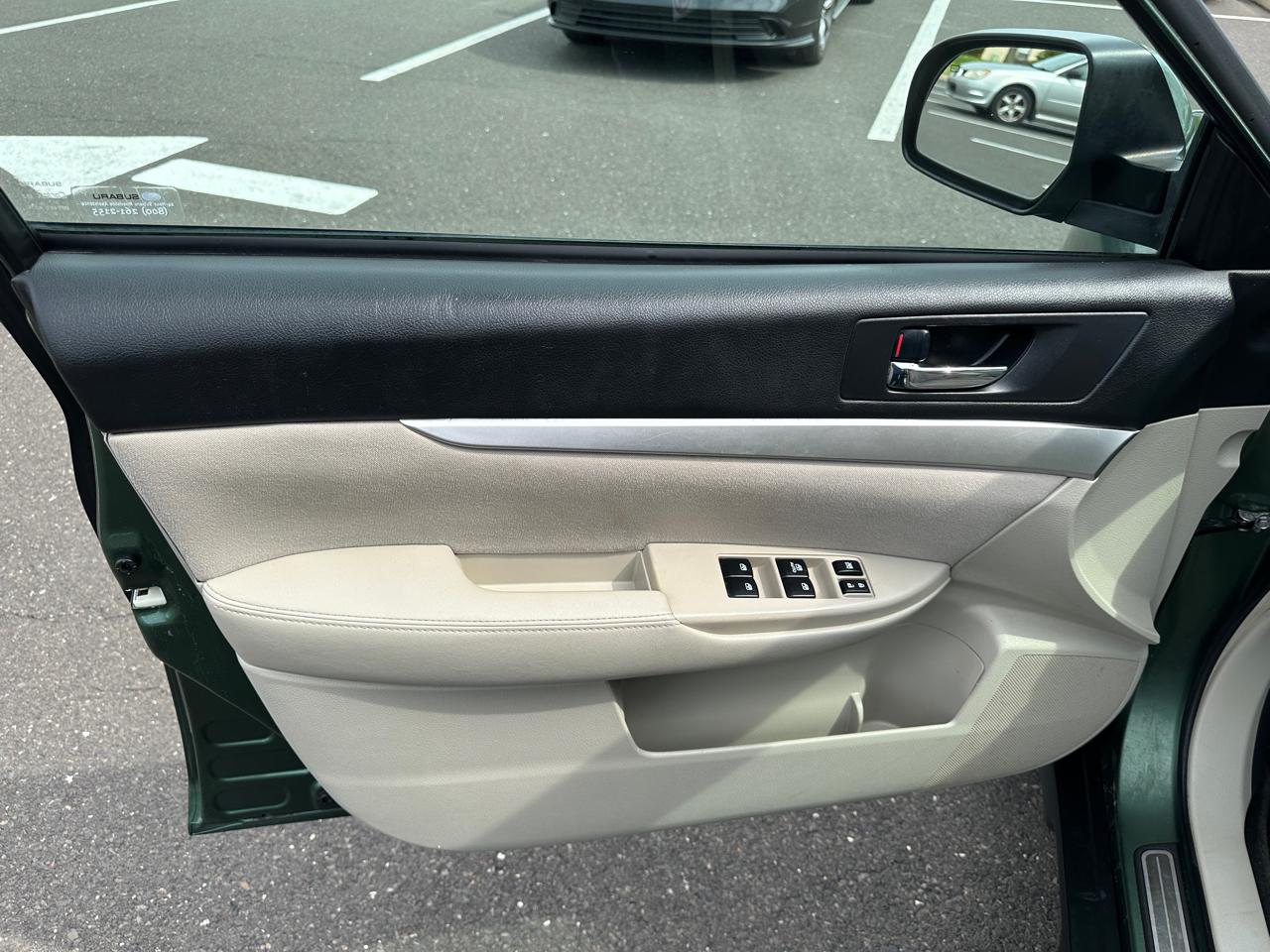 Subaru Outback 4dr Wgn H4 Auto 2.5i Premium 2013