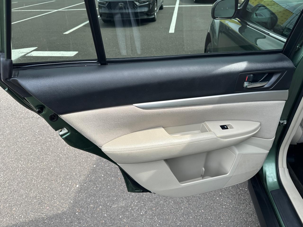 Subaru Outback 4dr Wgn H4 Auto 2.5i Premium 2013