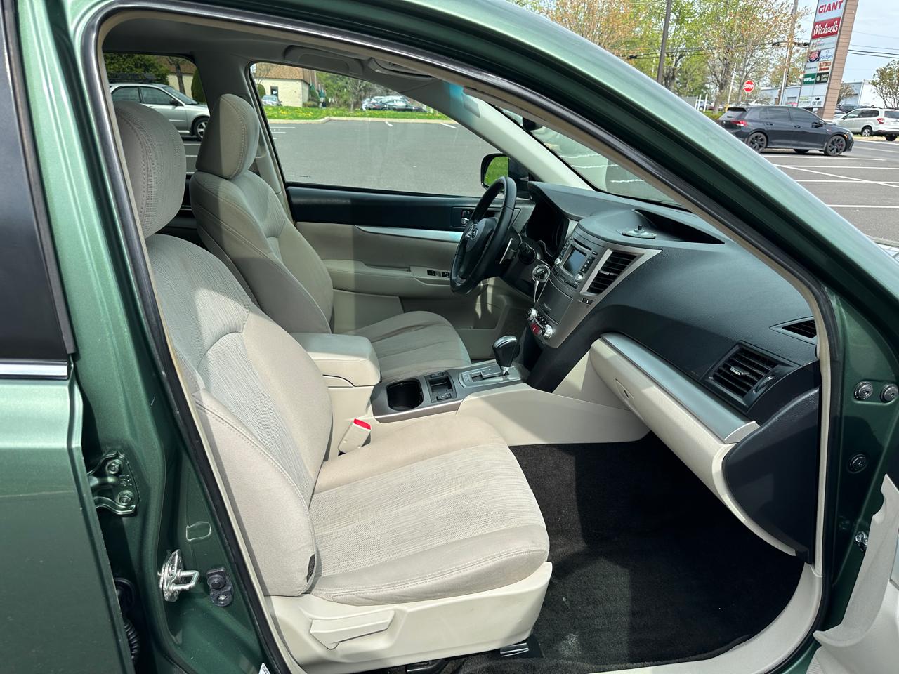 Subaru Outback 4dr Wgn H4 Auto 2.5i Premium 2013