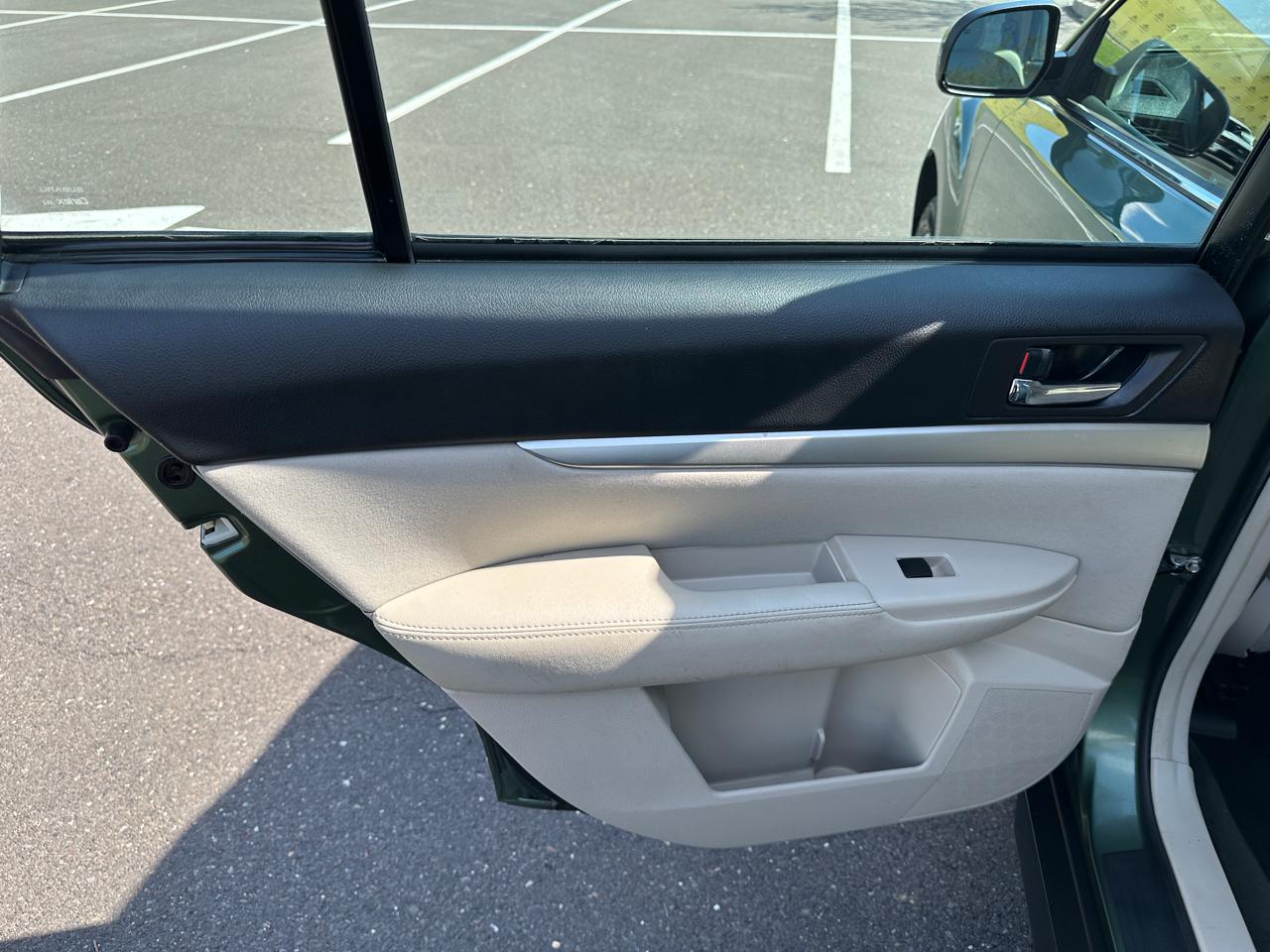 Subaru Outback 4dr Wgn H4 Auto 2.5i 2012