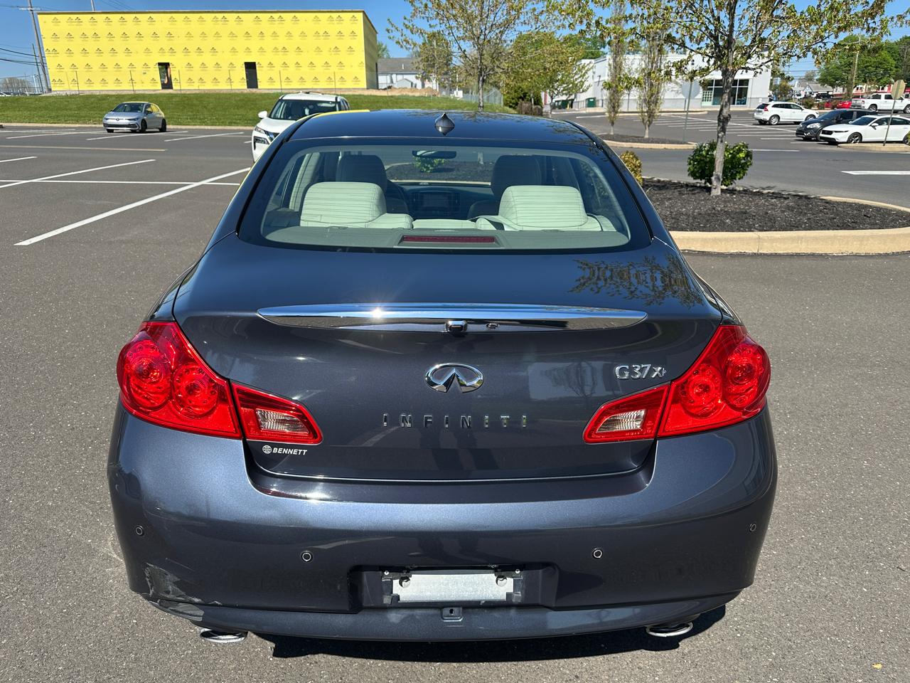 Infiniti G37 Sedan 4dr x AWD 2011