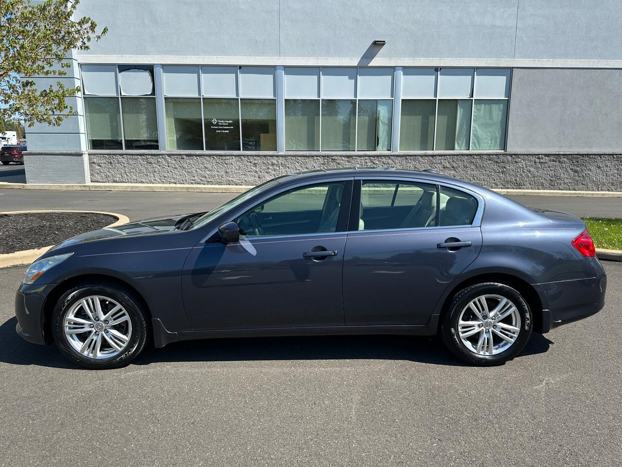 Infiniti G37 Sedan 4dr x AWD 2011