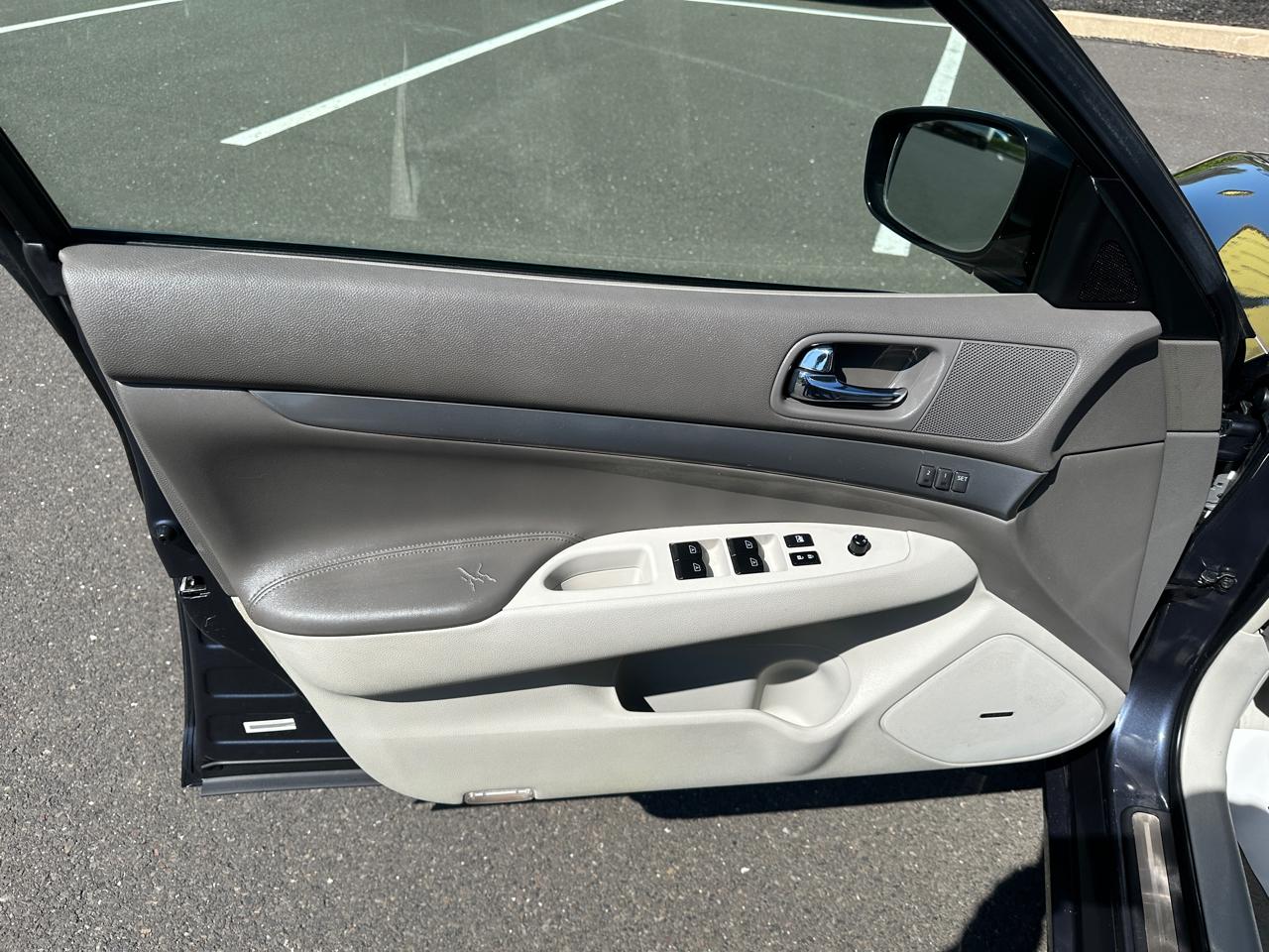 Infiniti G37 Sedan 4dr x AWD 2011