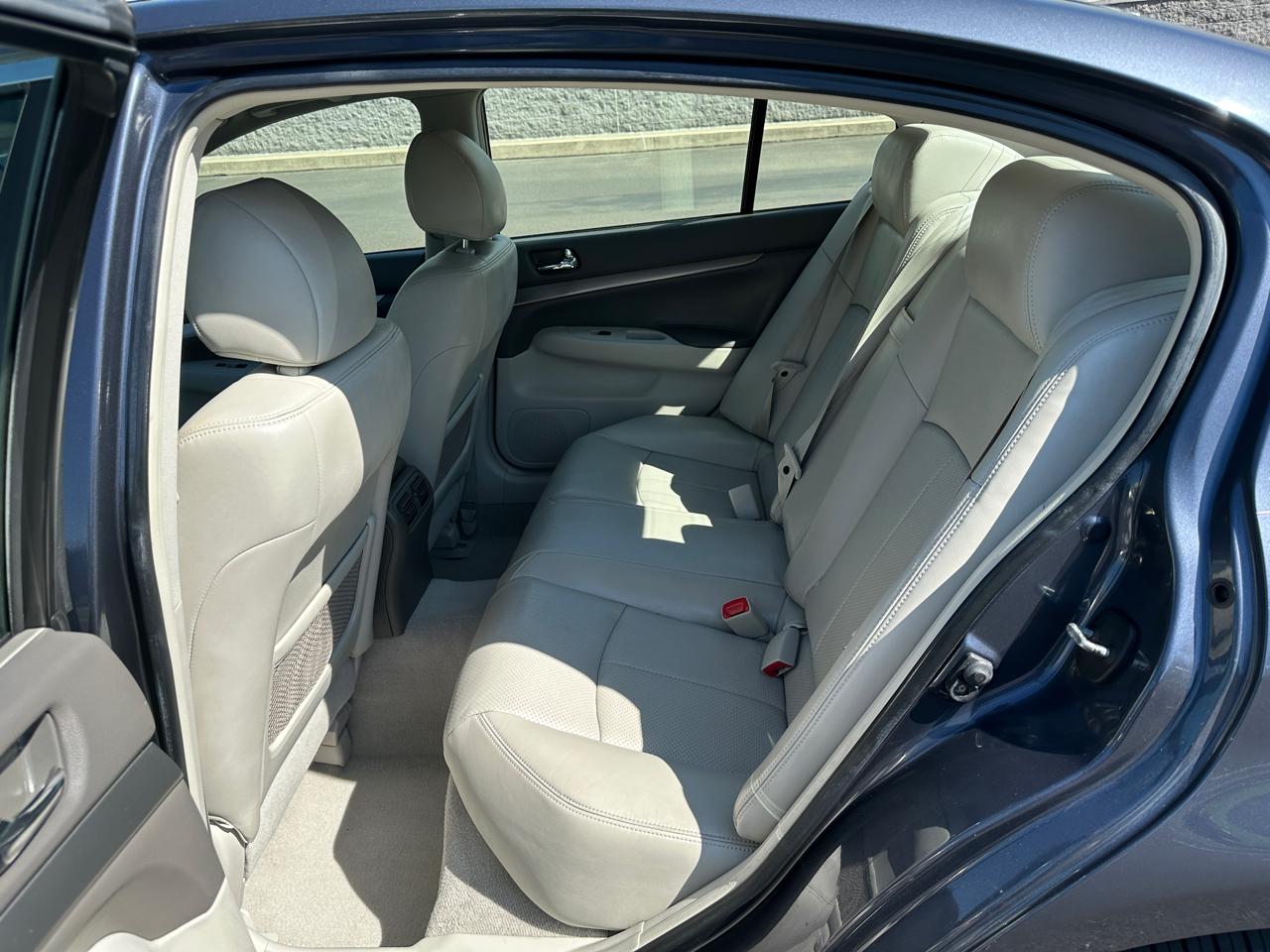 Infiniti G37 Sedan 4dr x AWD 2011