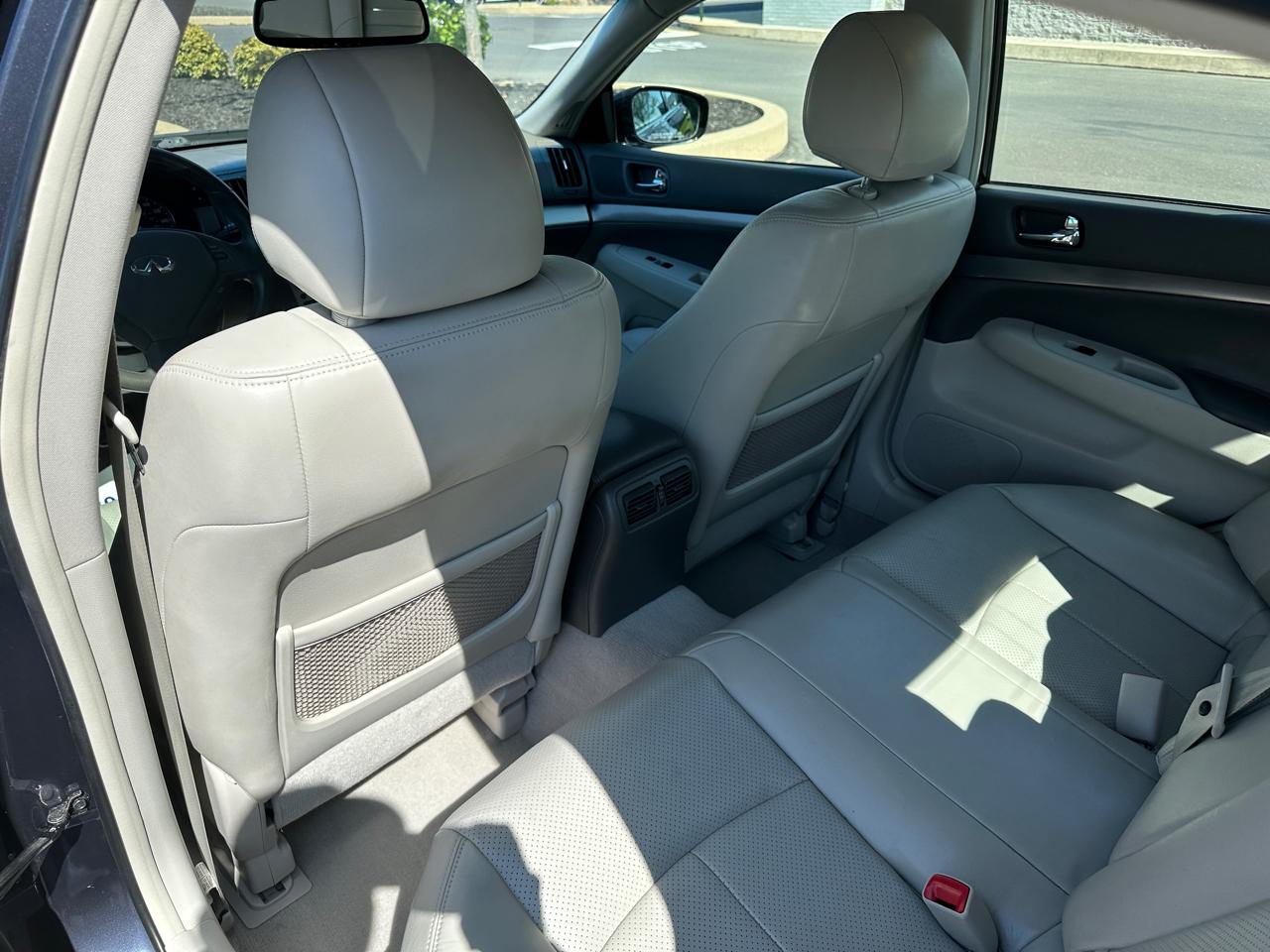 Infiniti G37 Sedan 4dr x AWD 2011