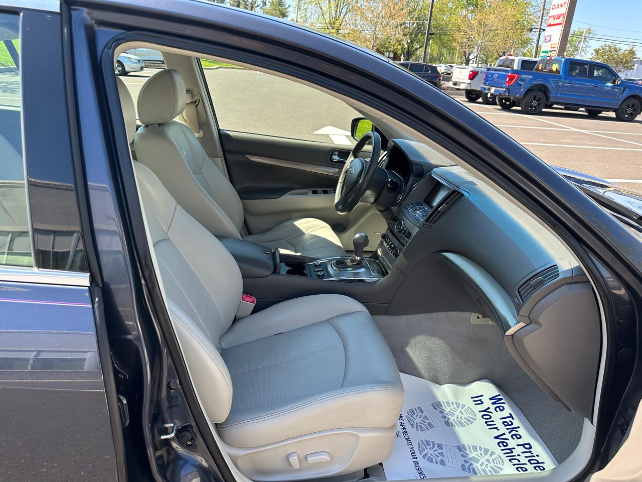 Infiniti G37 Sedan 4dr x AWD 2011