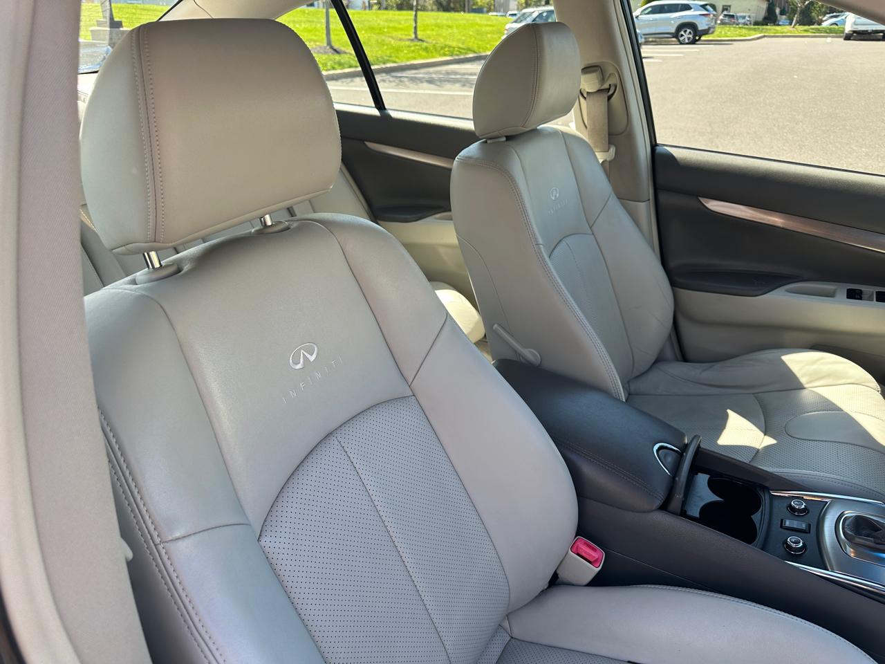 Infiniti G37 Sedan 4dr x AWD 2011