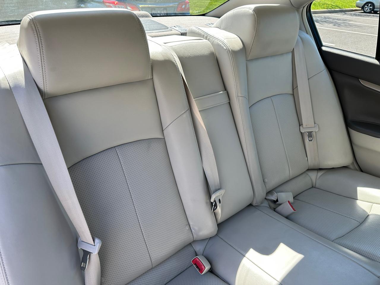 Infiniti G37 Sedan 4dr x AWD 2011