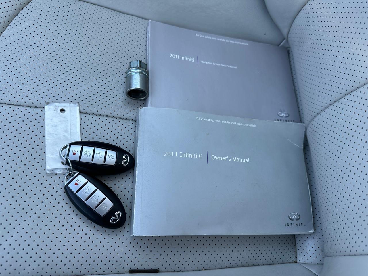 Infiniti G37 Sedan 4dr x AWD 2011