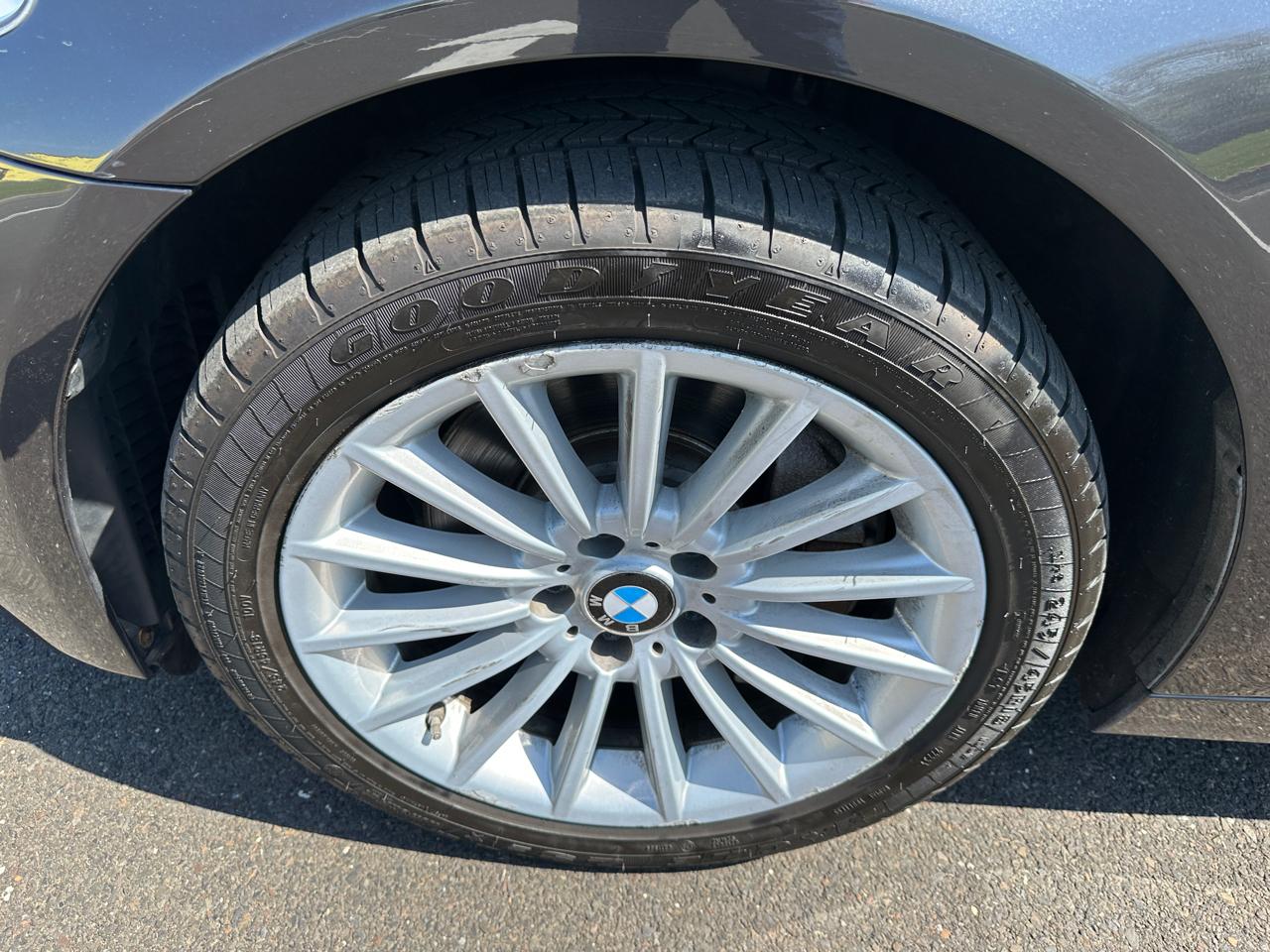 BMW 5 Series 4dr Sdn 535i xDrive AWD 2013