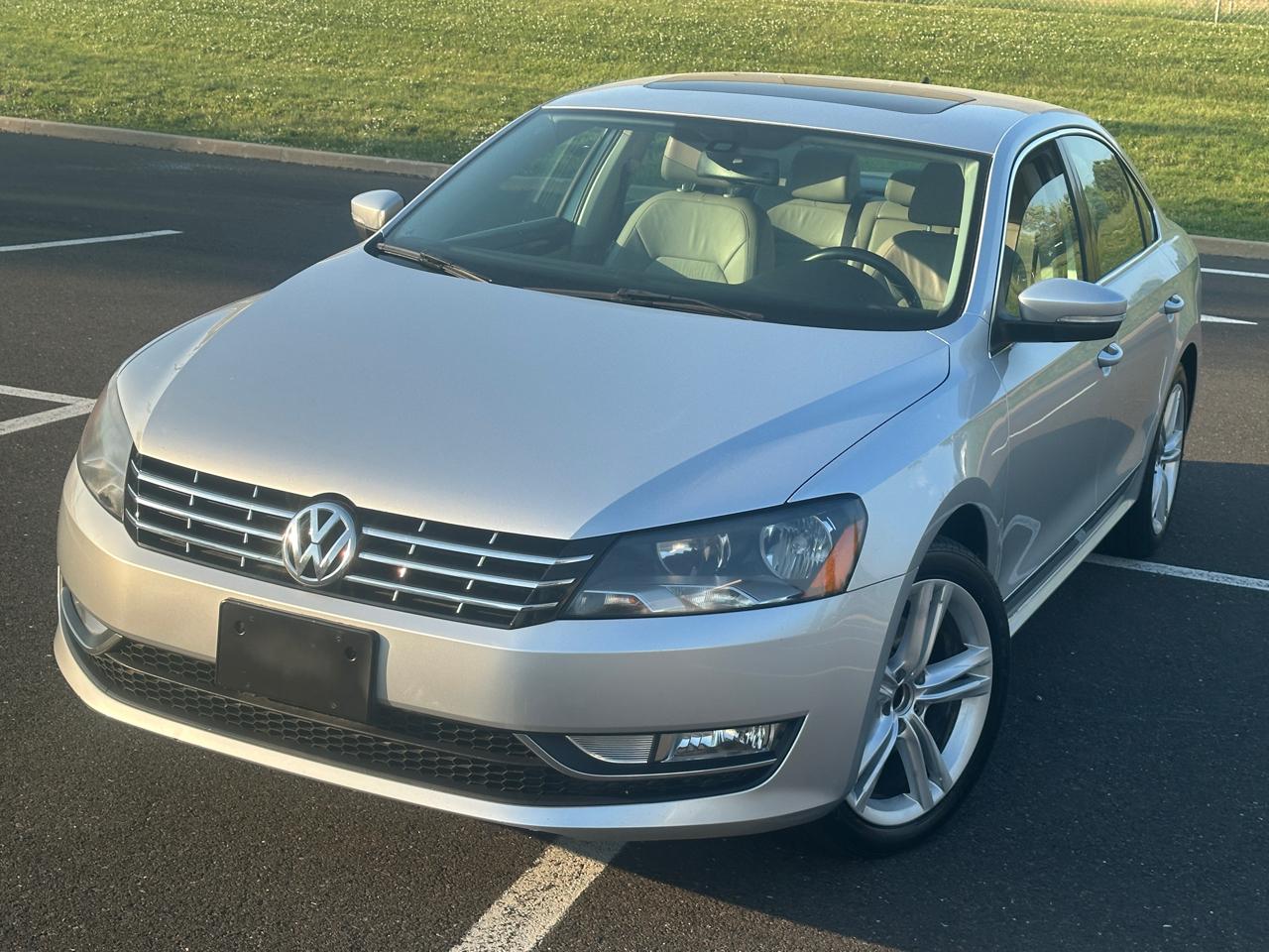 Volkswagen Passat 4dr Sdn 1.8T Auto SEL Premium 2014