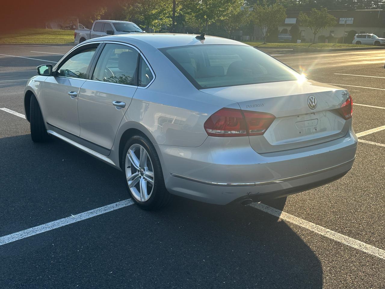 Volkswagen Passat 4dr Sdn 1.8T Auto SEL Premium 2014