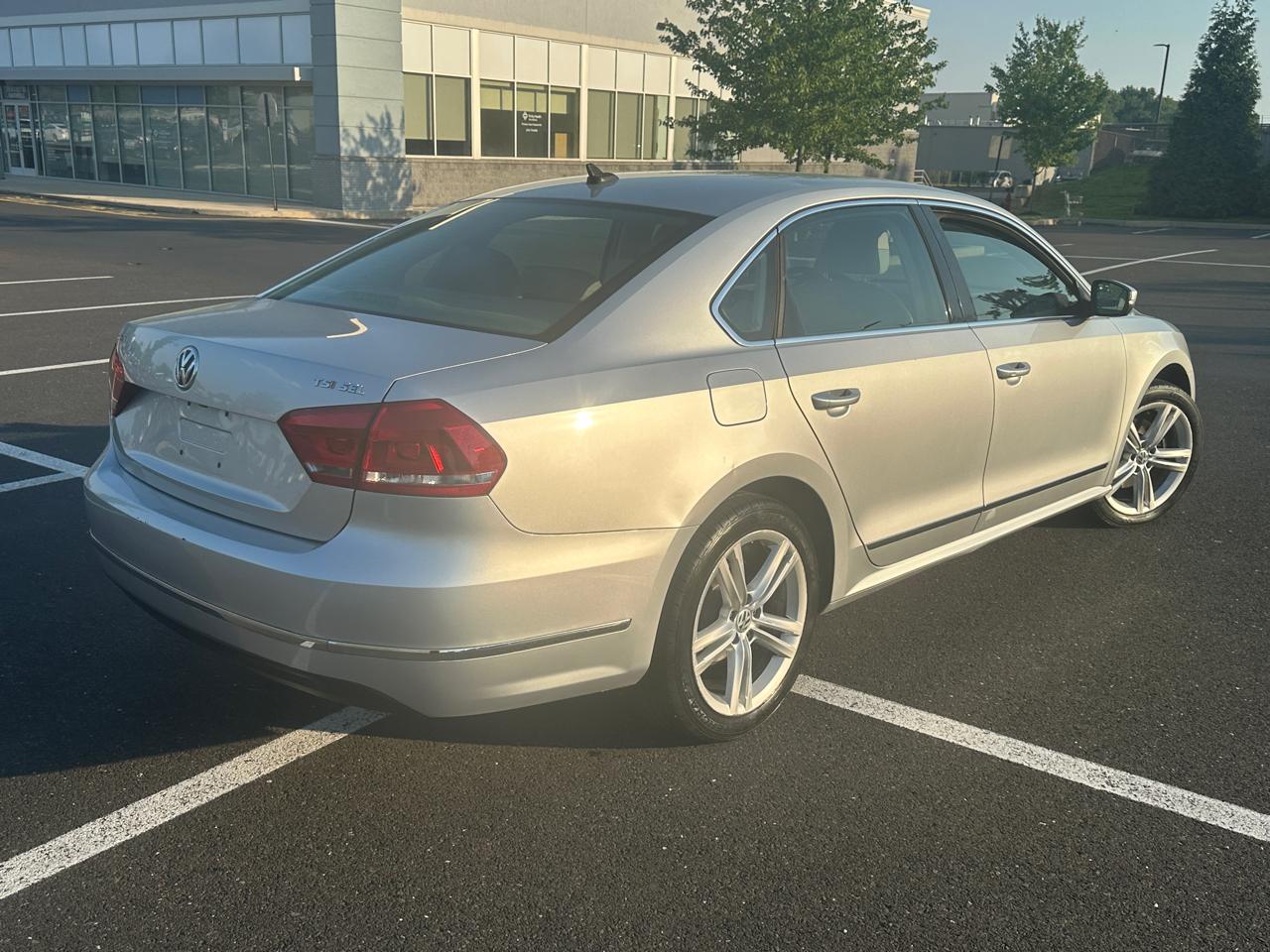 Volkswagen Passat 4dr Sdn 1.8T Auto SEL Premium 2014