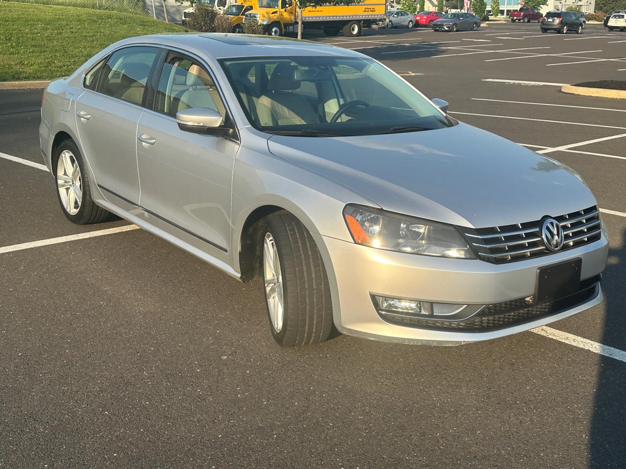 Volkswagen Passat 4dr Sdn 1.8T Auto SEL Premium 2014
