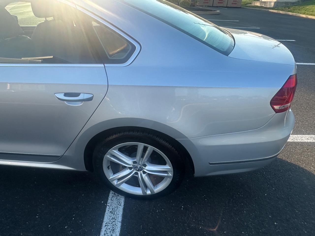 Volkswagen Passat 4dr Sdn 1.8T Auto SEL Premium 2014