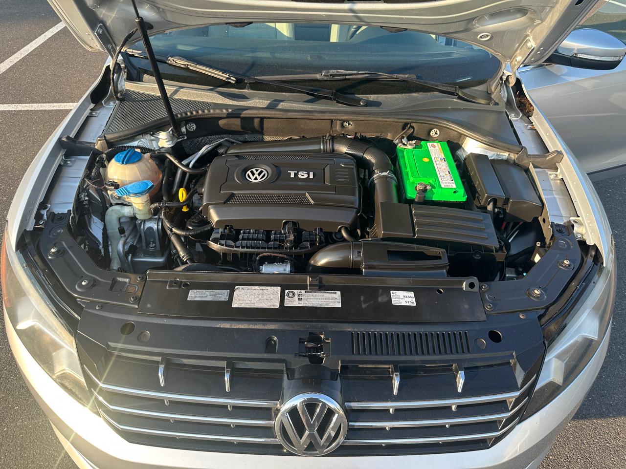 Volkswagen Passat 4dr Sdn 1.8T Auto SEL Premium 2014