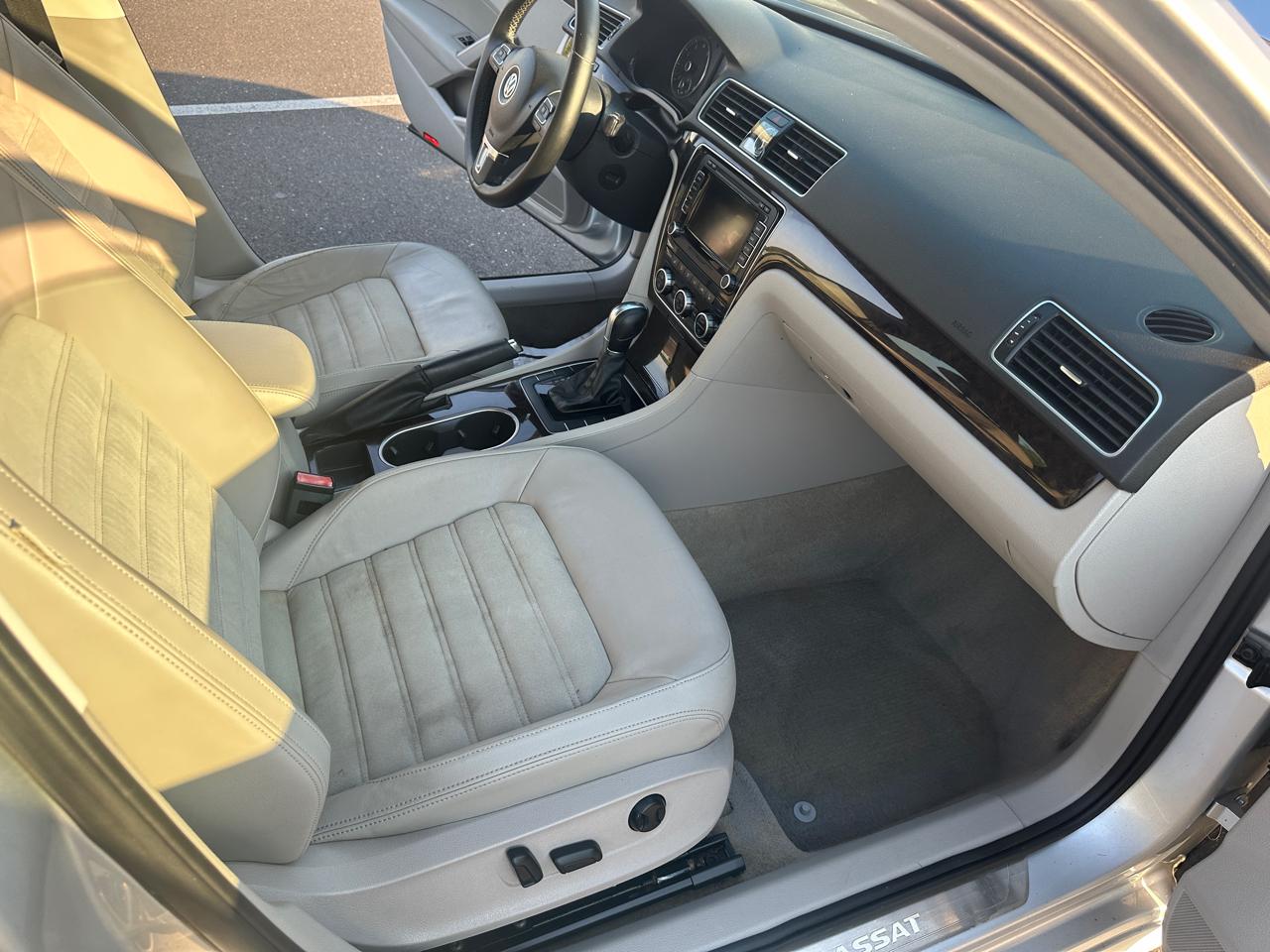 Volkswagen Passat 4dr Sdn 1.8T Auto SEL Premium 2014