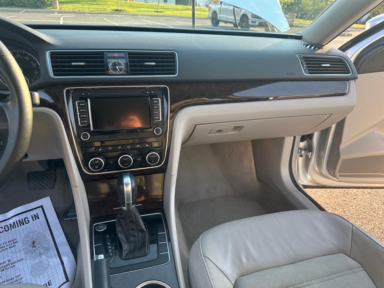 Volkswagen Passat 4dr Sdn 1.8T Auto SEL Premium 2014