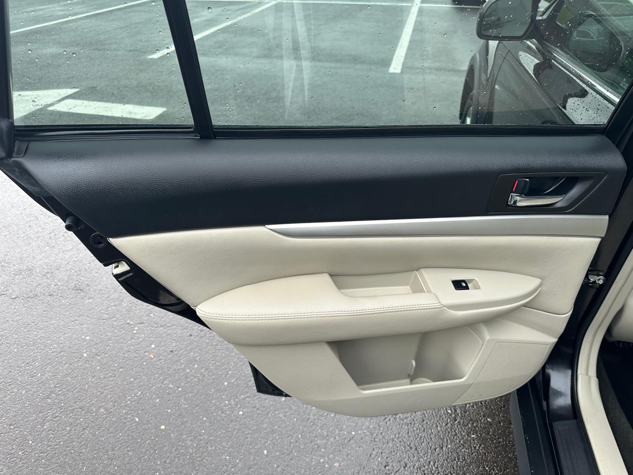 Subaru Outback 4dr Wgn H4 Auto 2.5i Premium 2013
