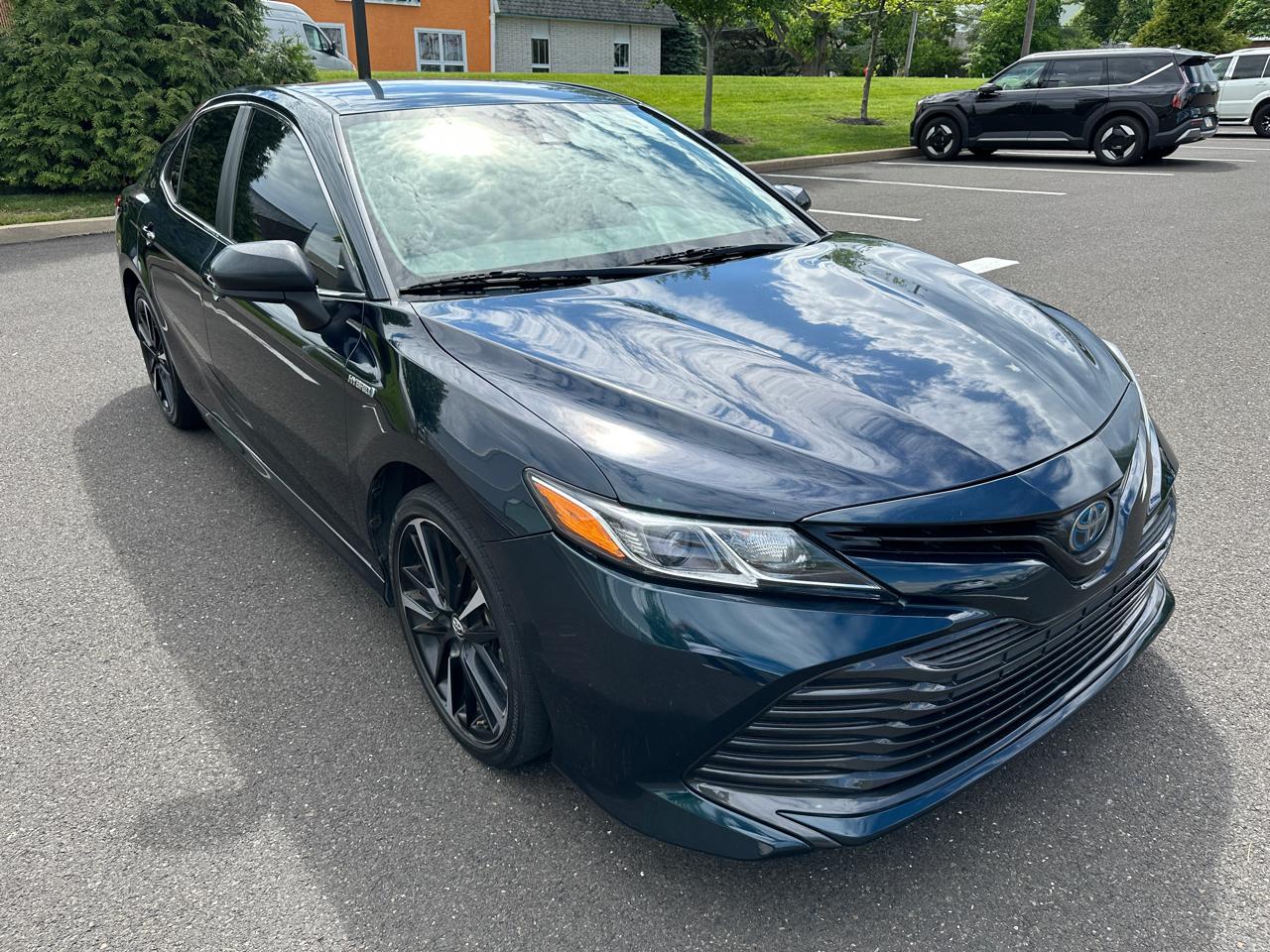 Toyota Camry Hybrid LE CVT (Natl) 2020