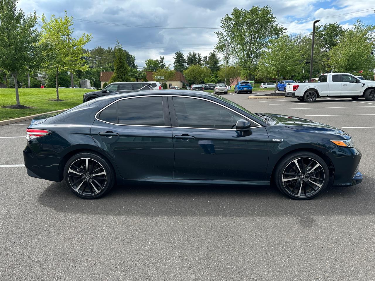 Toyota Camry Hybrid LE CVT (Natl) 2020