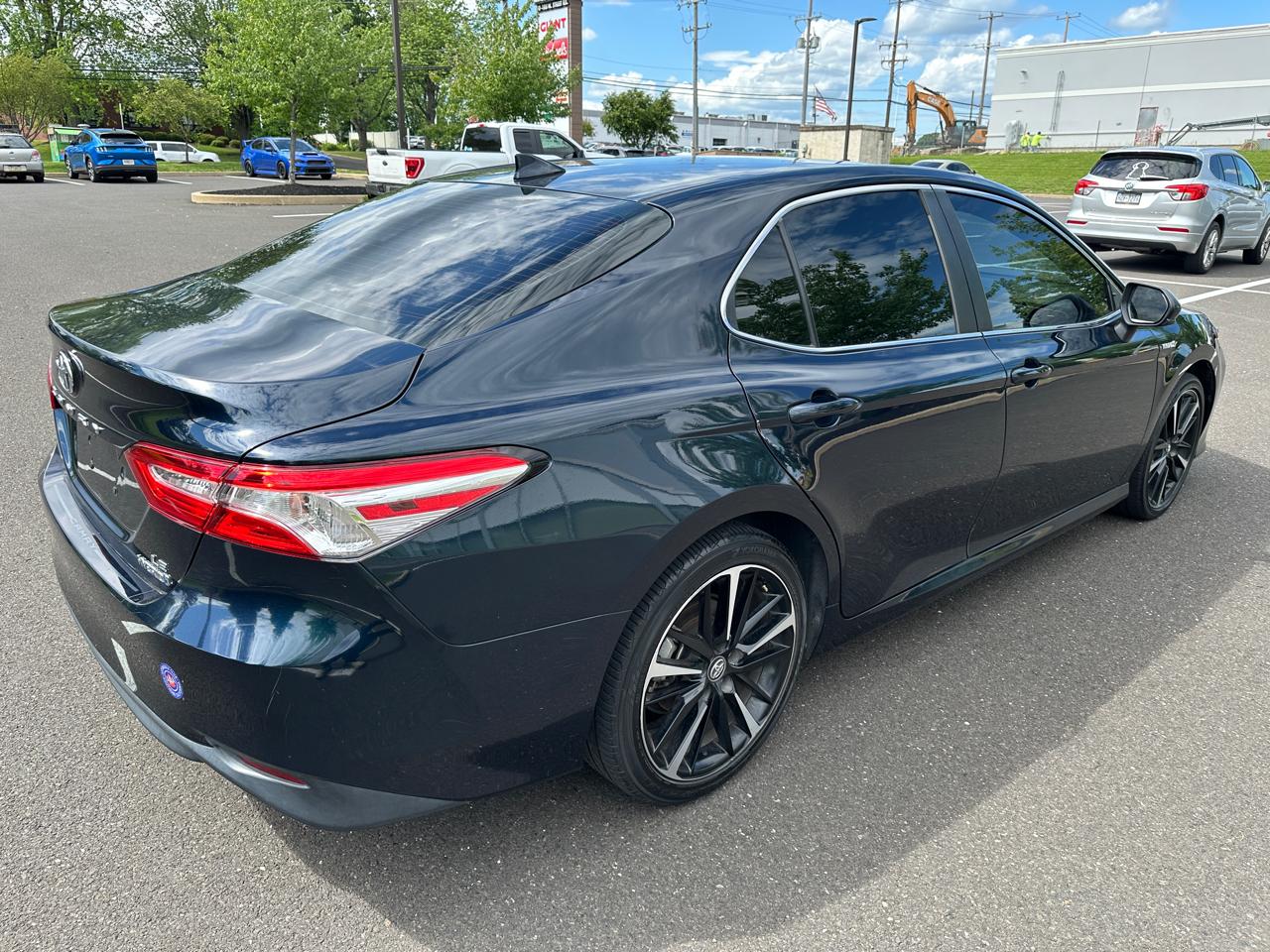 Toyota Camry Hybrid LE CVT (Natl) 2020