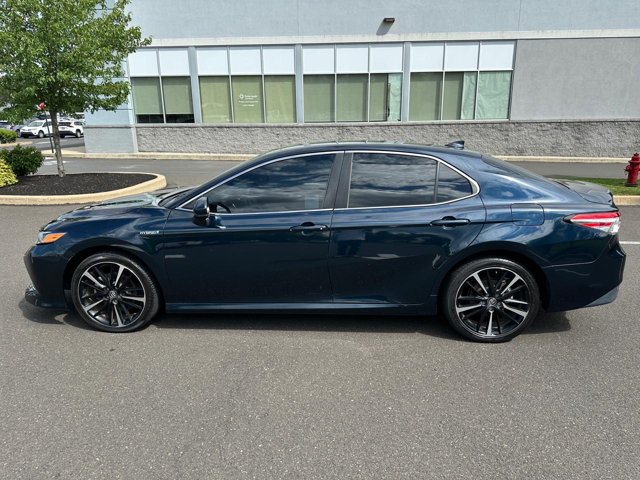 Toyota Camry Hybrid LE CVT (Natl) 2020
