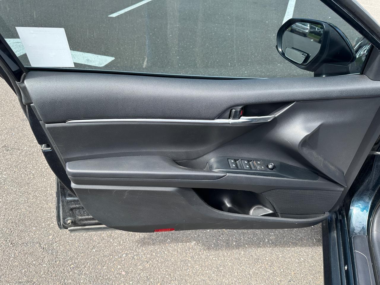 Toyota Camry Hybrid LE CVT (Natl) 2020