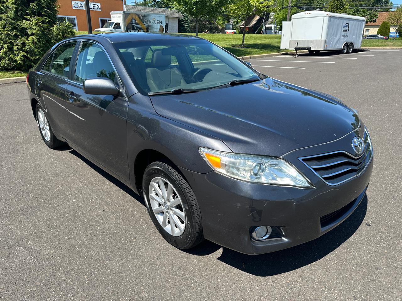 Toyota Camry Hybrid XLE 4D Sedan 2010