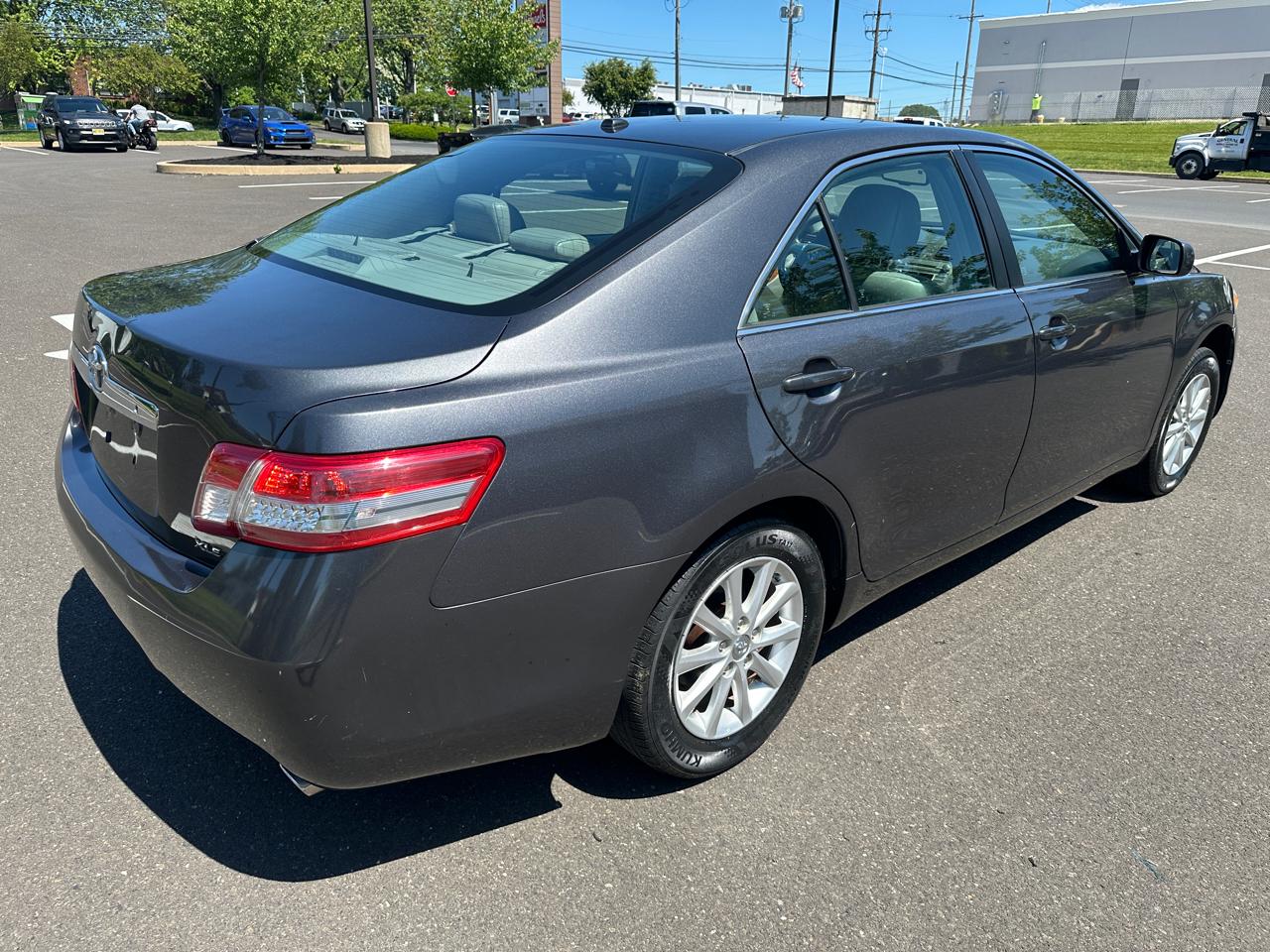 Toyota Camry Hybrid XLE 4D Sedan 2010