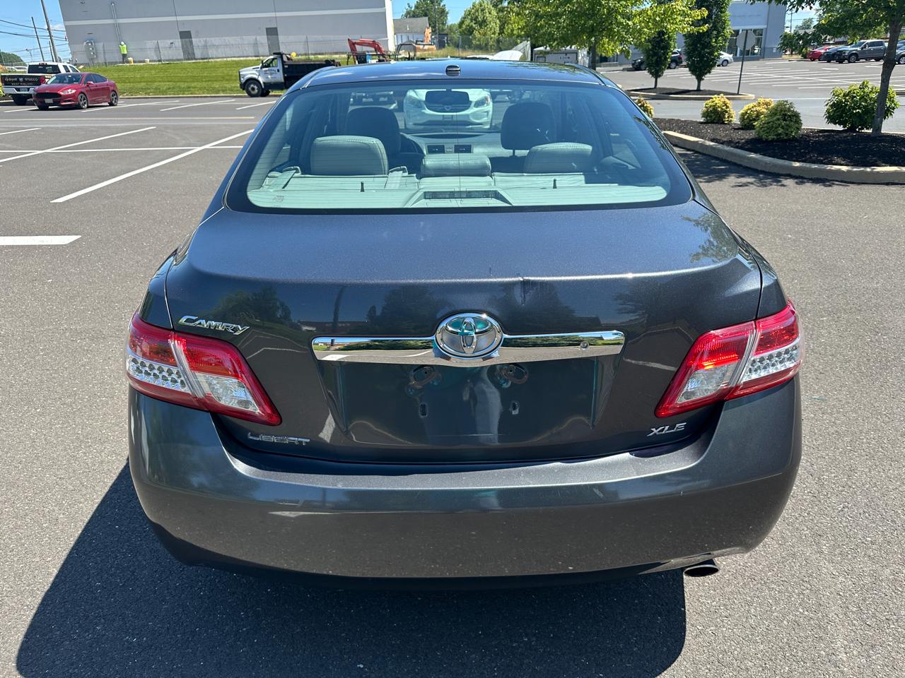 Toyota Camry Hybrid XLE 4D Sedan 2010