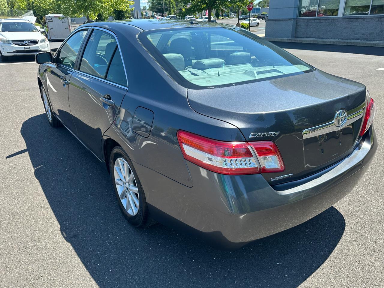 Toyota Camry Hybrid XLE 4D Sedan 2010