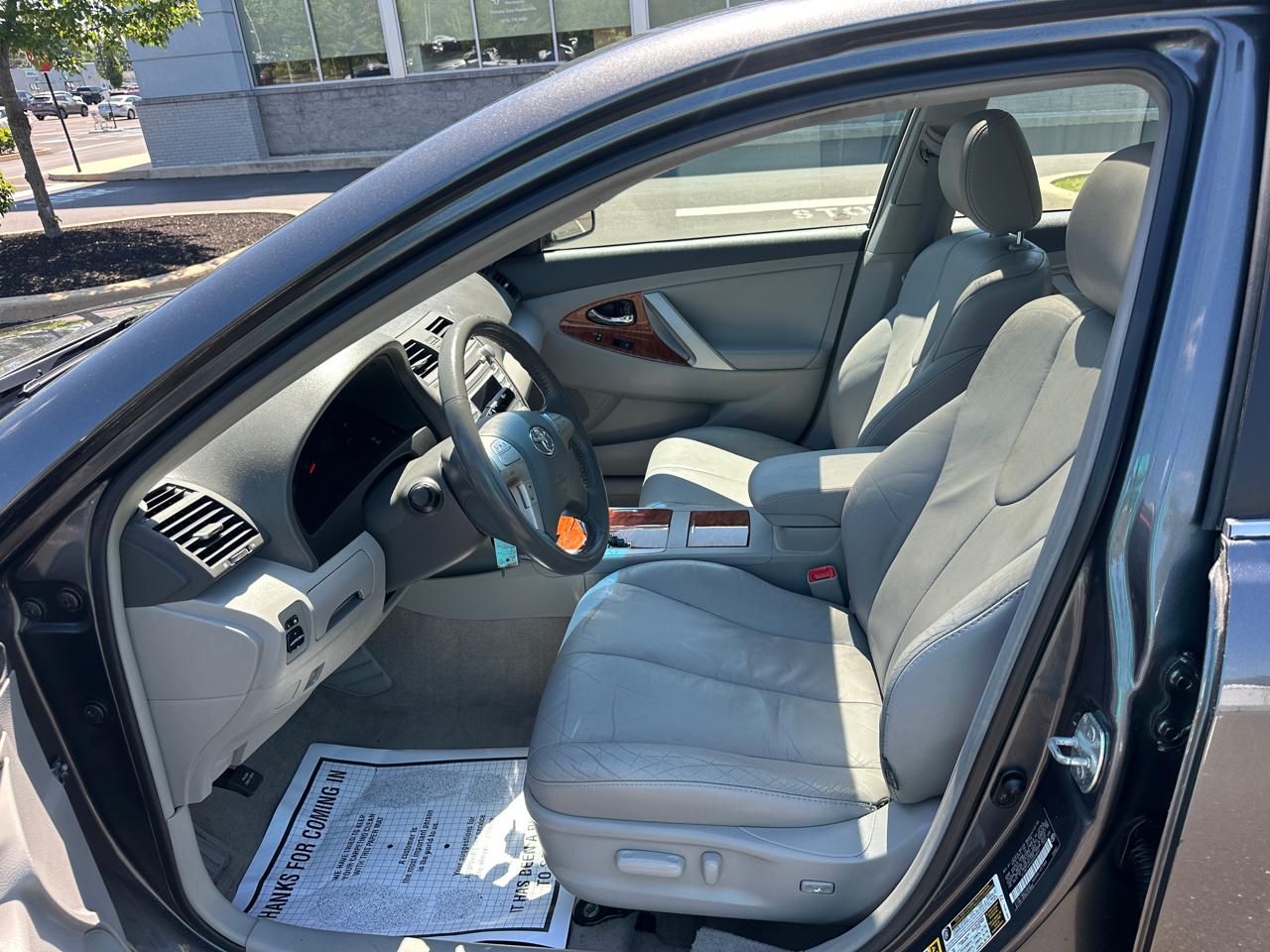Toyota Camry Hybrid XLE 4D Sedan 2010