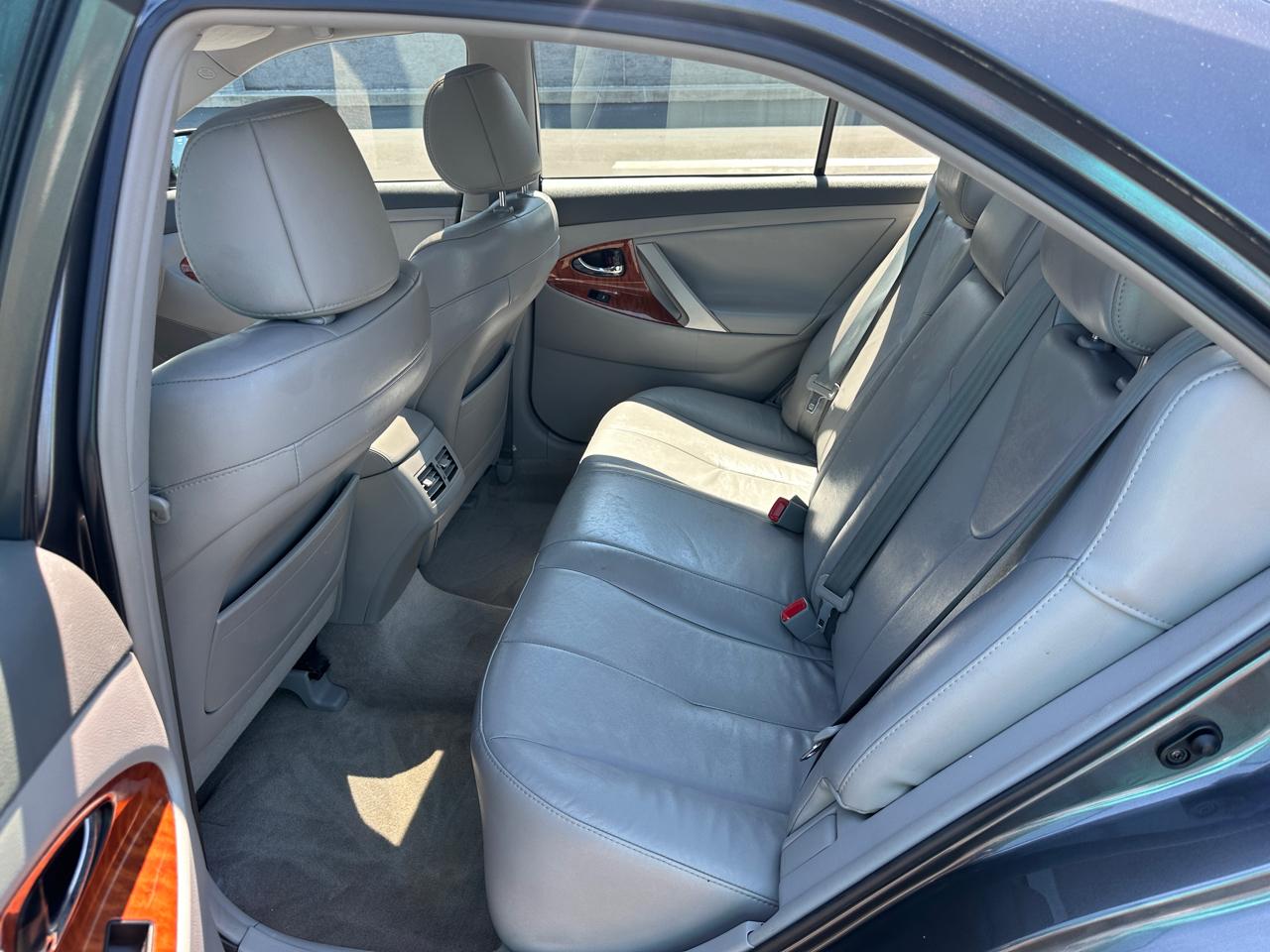 Toyota Camry Hybrid XLE 4D Sedan 2010