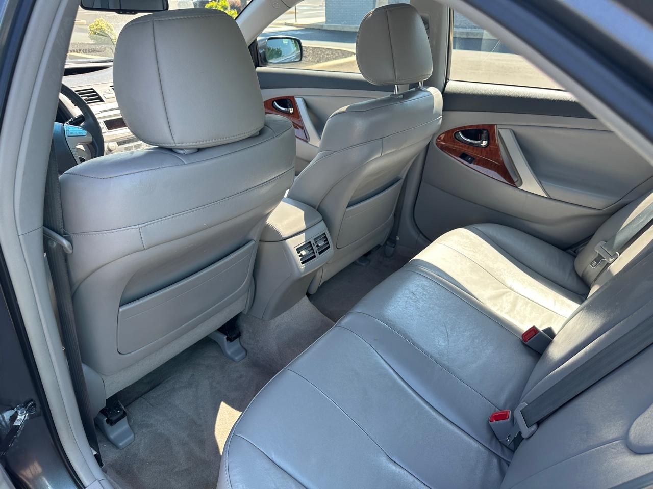 Toyota Camry Hybrid XLE 4D Sedan 2010