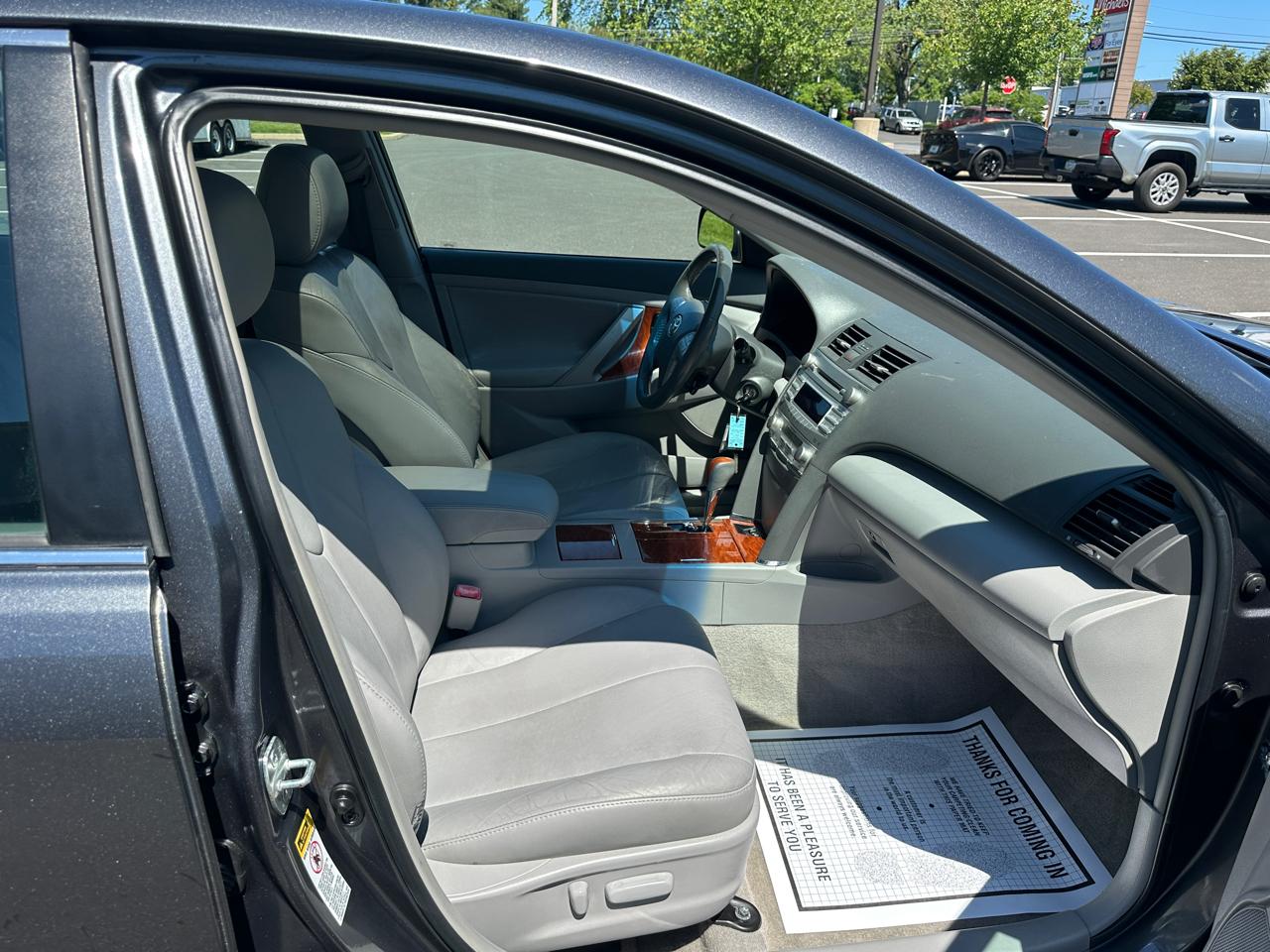 Toyota Camry Hybrid XLE 4D Sedan 2010