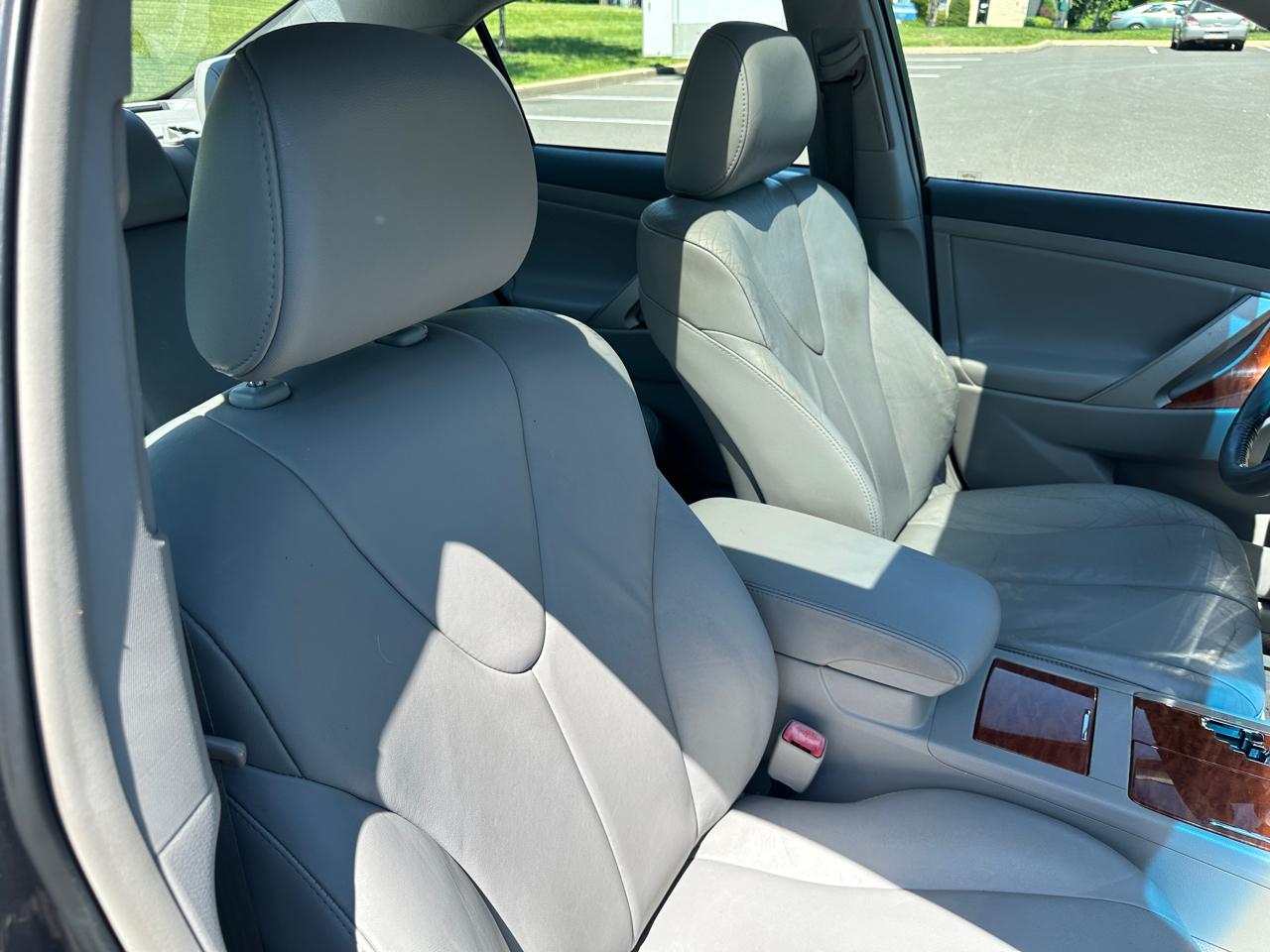 Toyota Camry Hybrid XLE 4D Sedan 2010