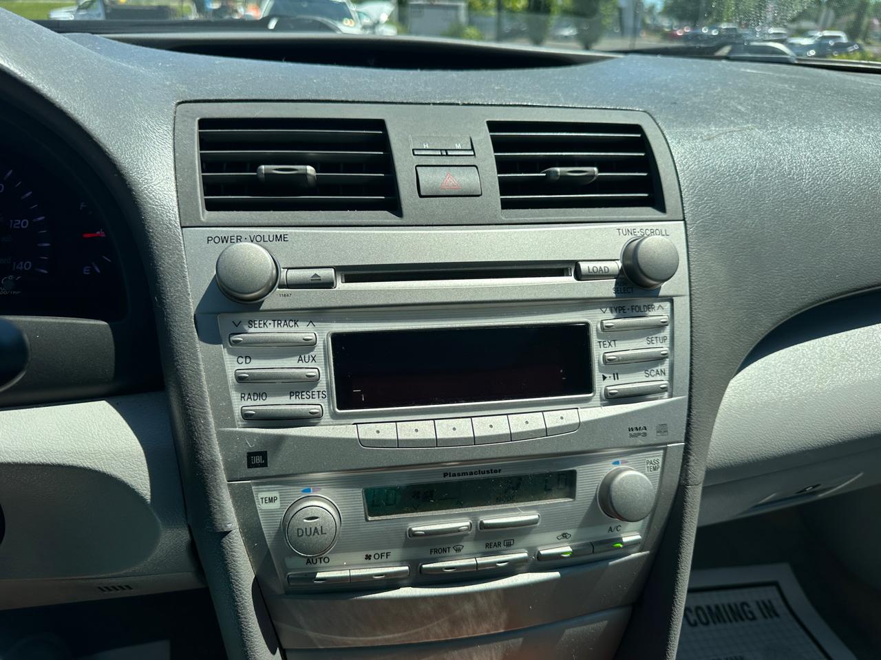 Toyota Camry Hybrid XLE 4D Sedan 2010