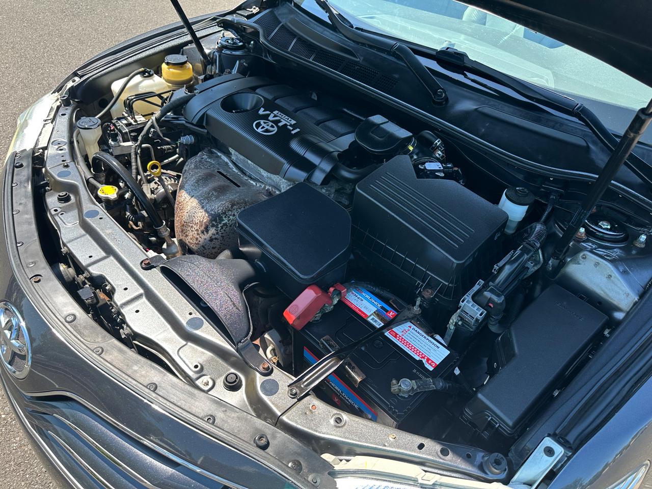 Toyota Camry Hybrid XLE 4D Sedan 2010