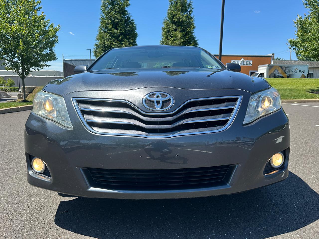 Toyota Camry Hybrid XLE 4D Sedan 2010