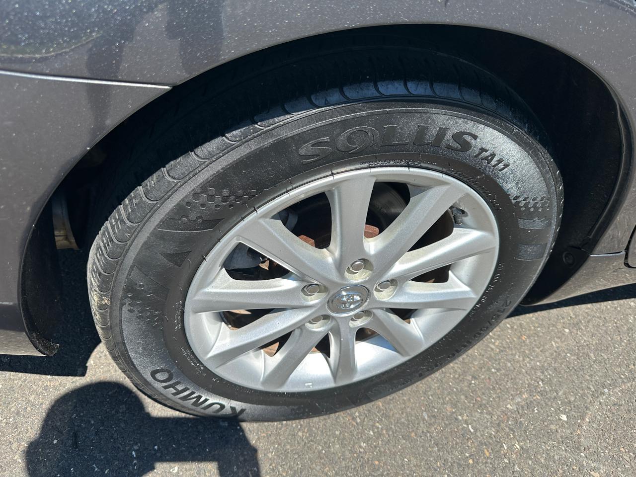 Toyota Camry Hybrid XLE 4D Sedan 2010